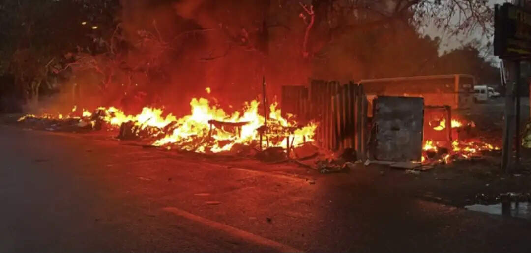 झुग्गियों में लगी भयंकर आग, पांच जलकर हुई खाक
