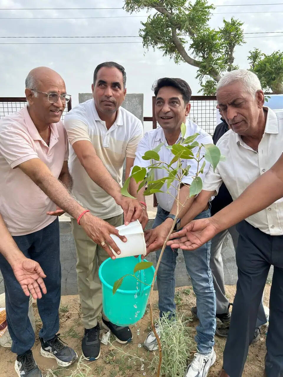 जीएसटी दिवस पर&nbsp;पौधारोपण&nbsp;कर&nbsp;अधिकारियाें-कर्मचारियाें&nbsp;ने&nbsp;दिया&nbsp;पर्यावरण संरक्षण का संदेश