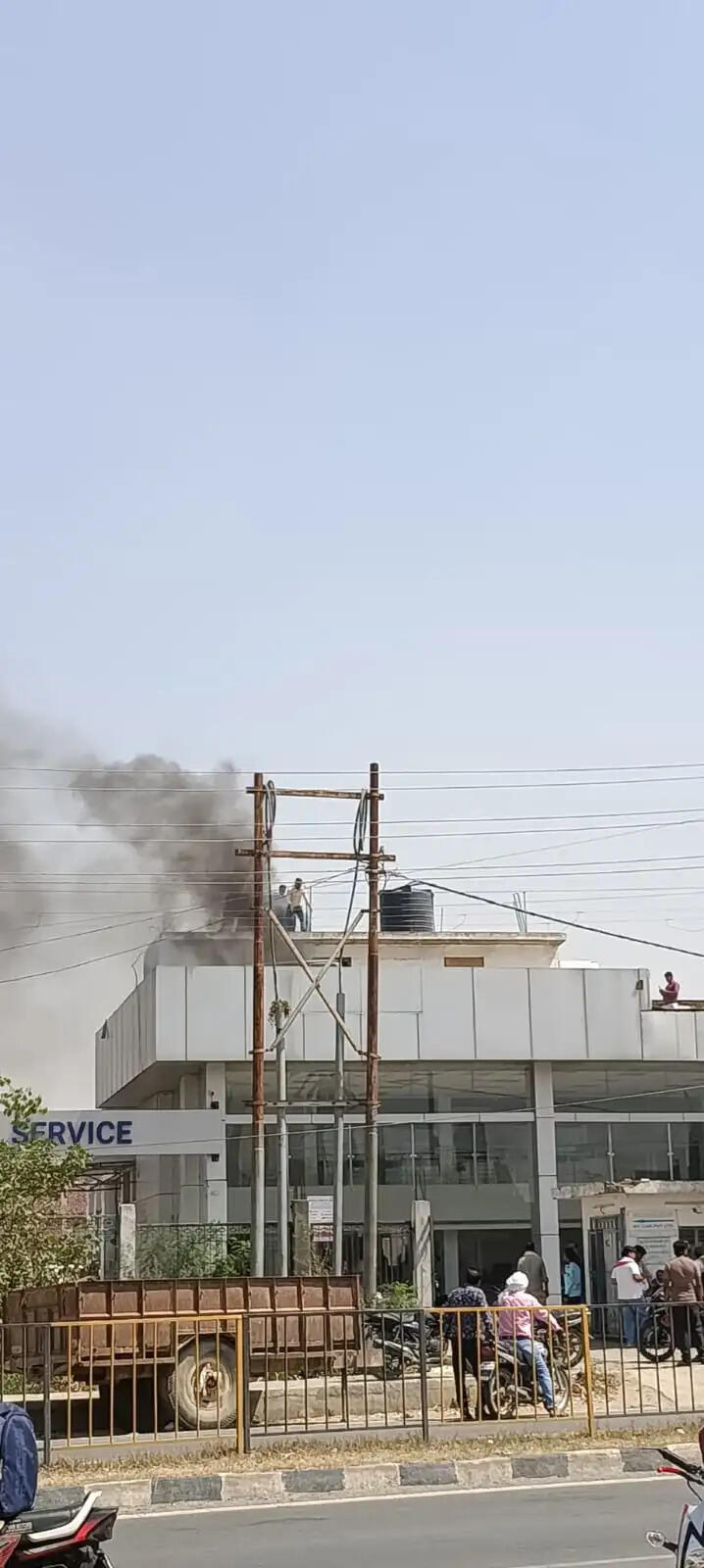 मारुति सर्विस सेंटर में लगी आग, जली कार