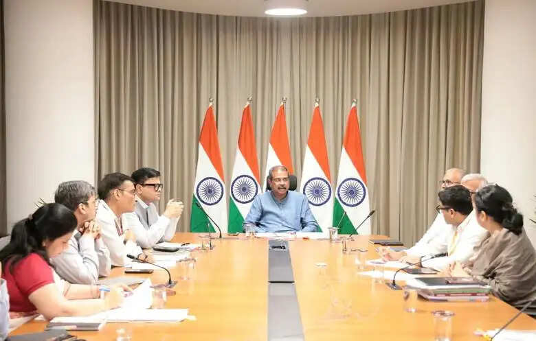 शिक्षा मंत्री ने एनसीईआरटी की पाठ्यपुस्तकों की उपलब्धता की समीक्षा की