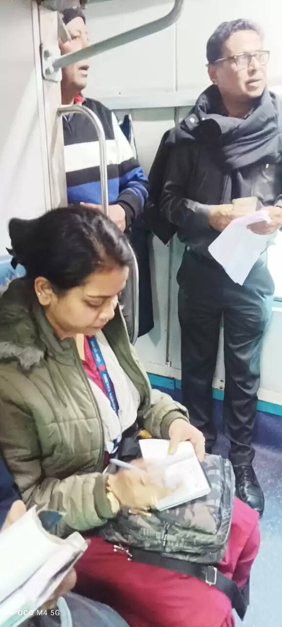 खड़गपुर रेल मंडल ने चलाया सघन टिकट चेकिंग अभियान