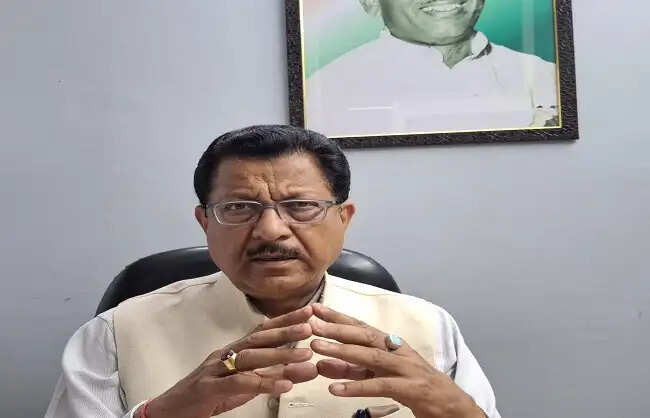 खड़गे के दौरे की सफलता से भाजपा बौखलाई : सूर्यकांत धस्माना