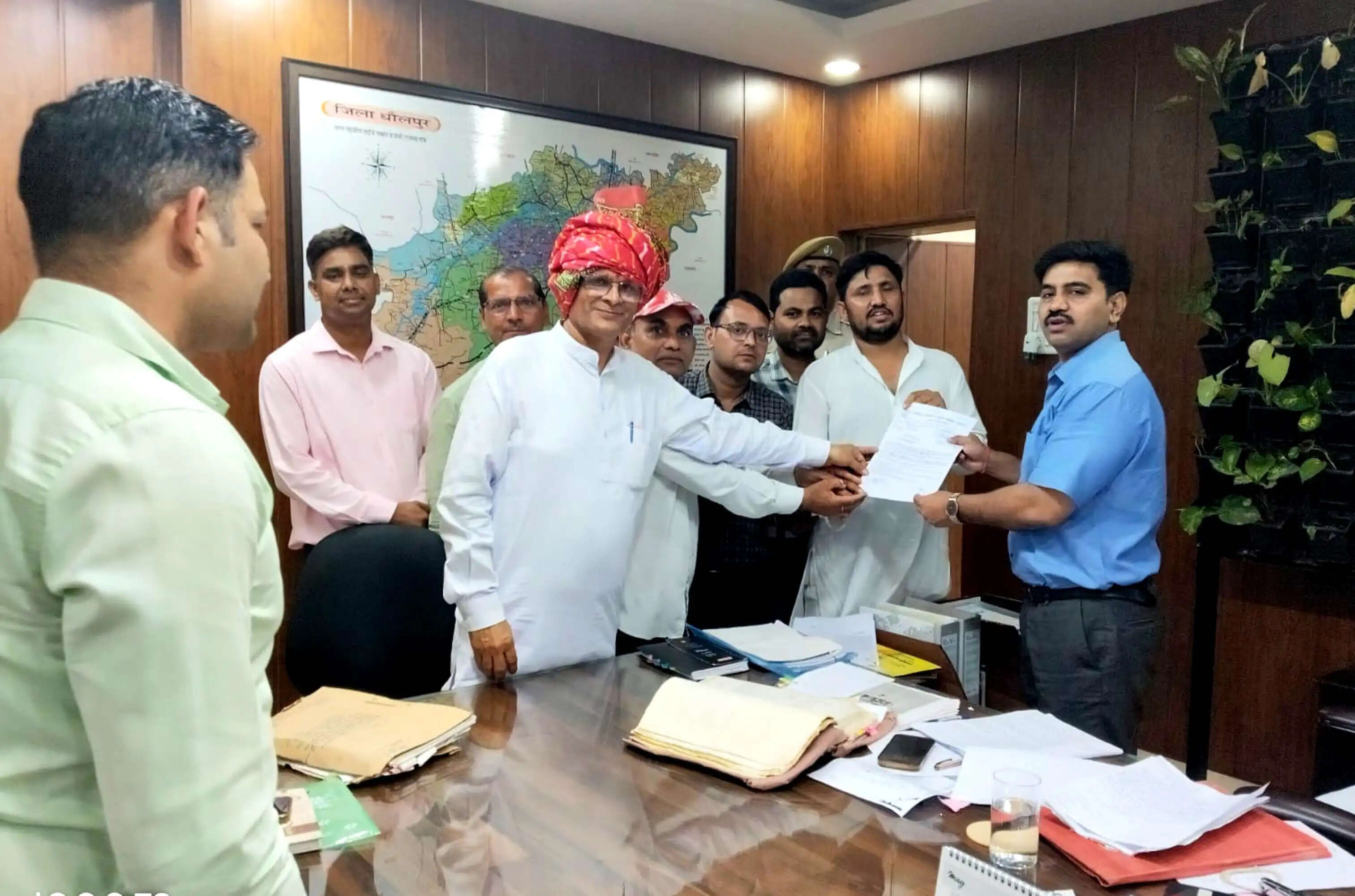धौलपुर में शिक्षकों ने उठाई लंबित समस्याओं के समाधान की मांग