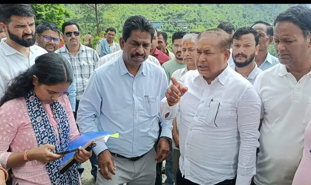 ब्रह्मसैण में भूस्खलन प्रभावित क्षेत्र का विधायक बुटोला ने किया निरीक्षण