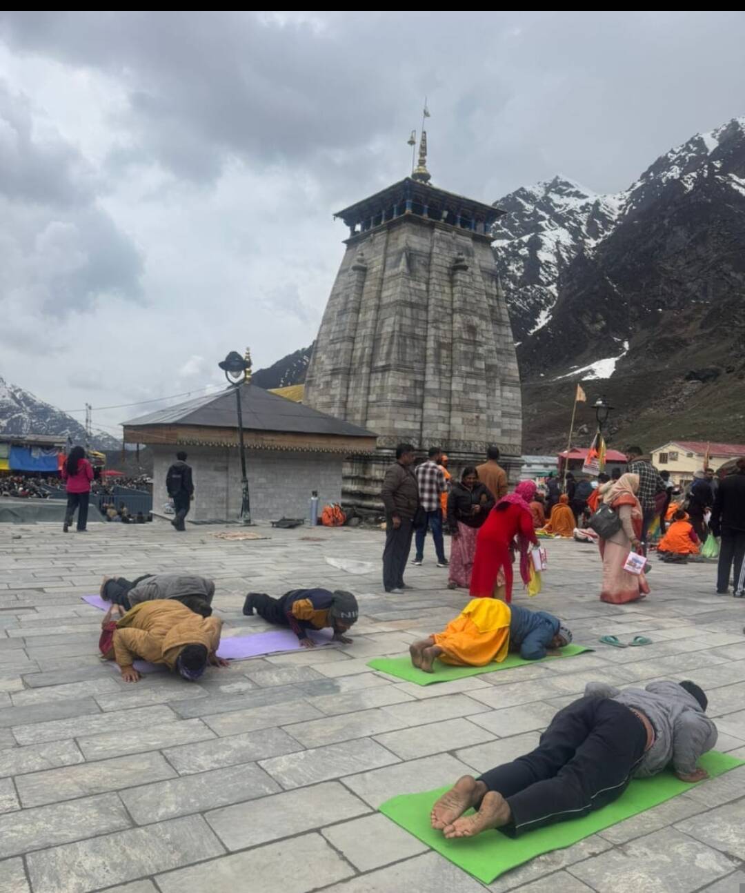 केदारनाथ धाम में योग-प्राणायाम शिविर शुरू