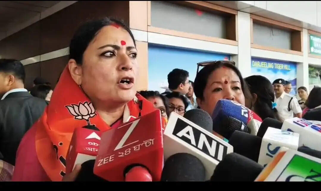 उत्तर बंगाल दौरे पर मंत्री अग्निमित्रा पाल, बाढ़ और विकास कार्यों की समीक्षा
