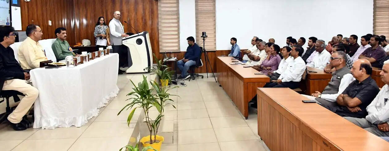 हिसार : महर्षि वाल्मीकि की शिक्षाएं आज भी समाज को दिखाती सही राह : प्रो. बीआर कम्बोज