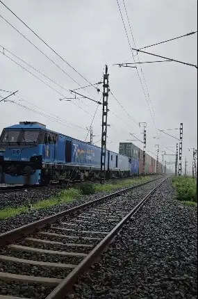मुंबई-वडोदरा के बीच पहली 1.3 किमी लंबी दो-स्तरीय कंटेनर ट्रेन का सफल संचालन: अश्विनी वैष्णव