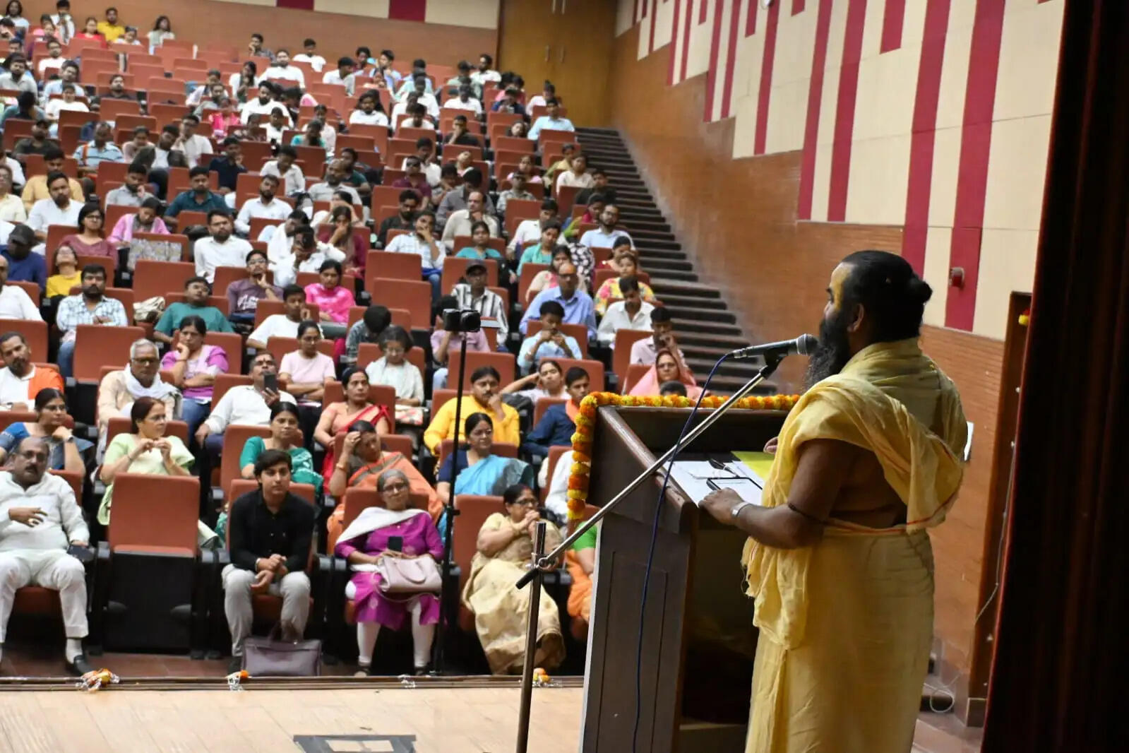 युवा अपने अस्तित्व, अपने राष्ट्र और अपने उत्तरदायित्व को पहचानें: आचार्य मिथिलेशनंदिनी शरण