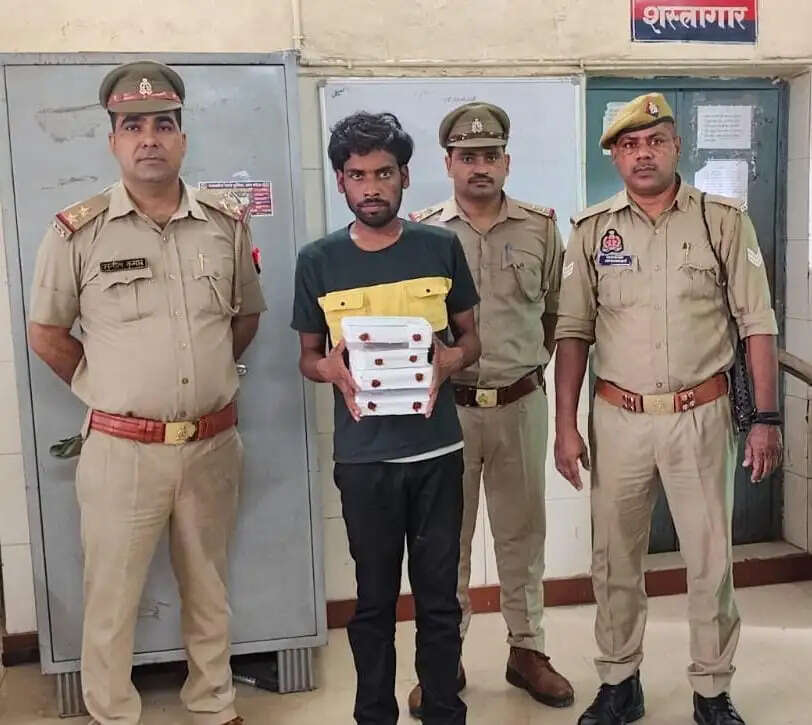 यात्रियों से दोस्ती कर सामान चोरी करने वाला शातिर गिरफ्तार