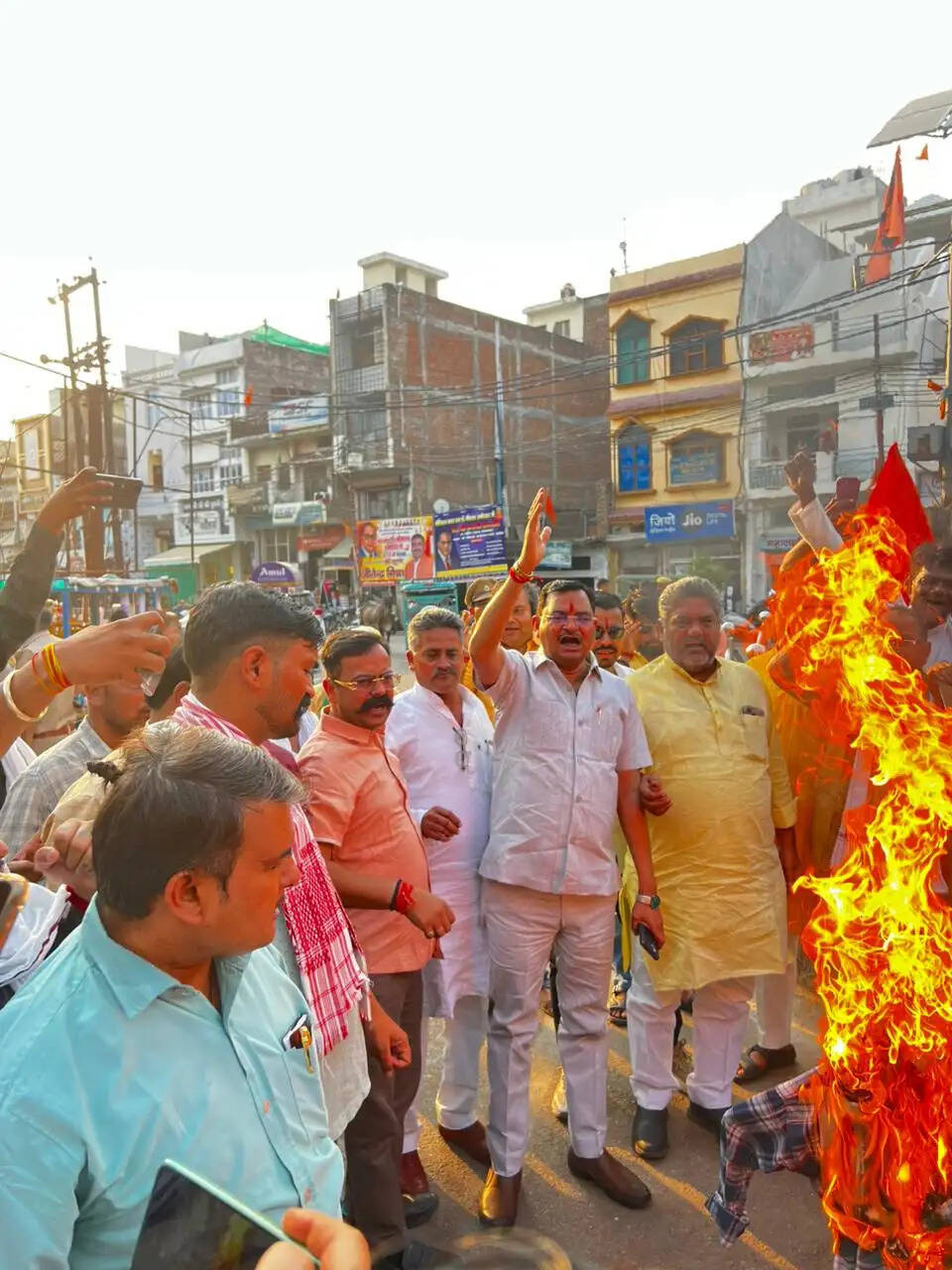 प्रधानमंत्री पर अमर्यादित टिप्पणी को लेकर सपा सांसद अजेंद्र लोधी पर केस दर्ज