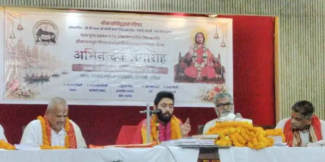 काशी में महादेव ही कर्तव्य सिखाते हैं और मुक्त भी करते हैं : स्वामी भागवतानंद जी महाराज
