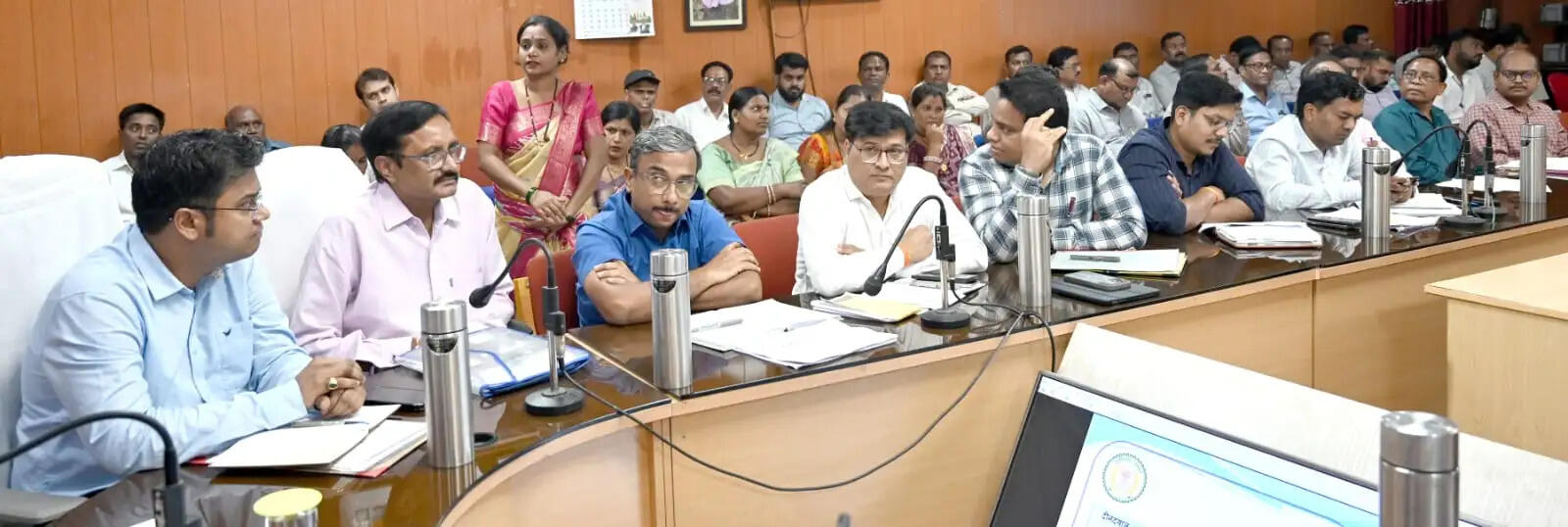 जांजगीर-चांपा में लखपति दीदी पहल की समीक्षा, कलेक्टर ने महिलाओं की आय बढ़ाने पर दिया जोर