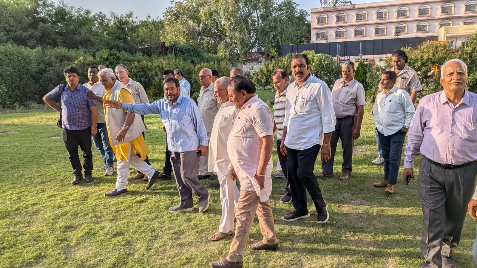 निम्बार्क कॉलेज में भूमि पूजन के साथ रामलीला मंच निर्माण शुरू