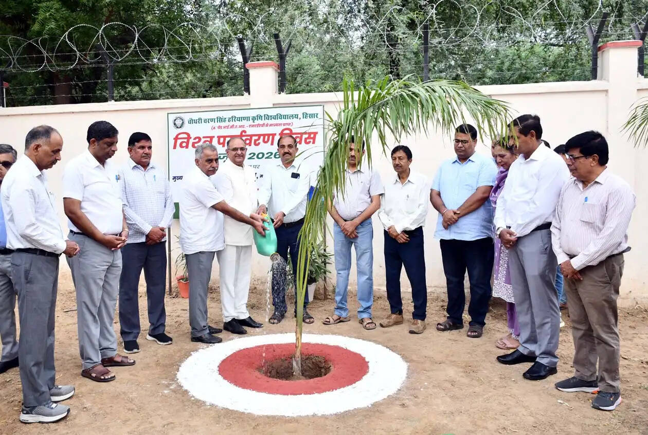 हिसार : पर्यावरण संरक्षण करके आने वाली पीढिय़ों का भविष्य सुरक्षित बनाएं : प्रो. बीआर कम्बोज