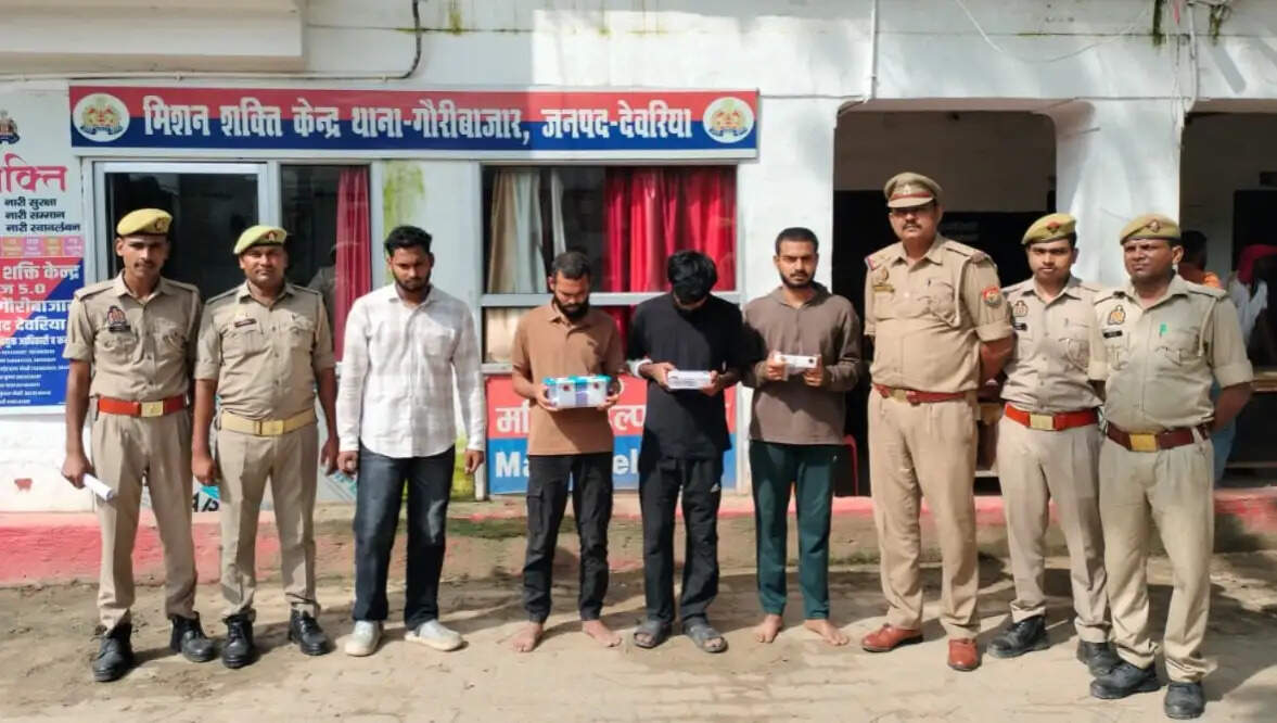 देवरिया में साइबर ठगी गिरोह का भंडाफोड़, चार आरोपित गिरफ्तार