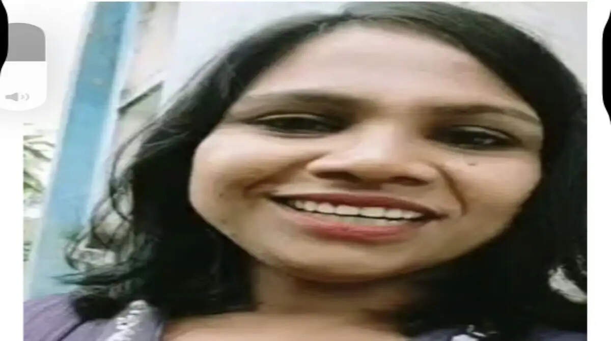 ऑनलाइन अटेंडेंस पर सवाल उठाने वाली शिक्षिका सस्पेंड, वीडियो सोशल मीडिया पर वायरल