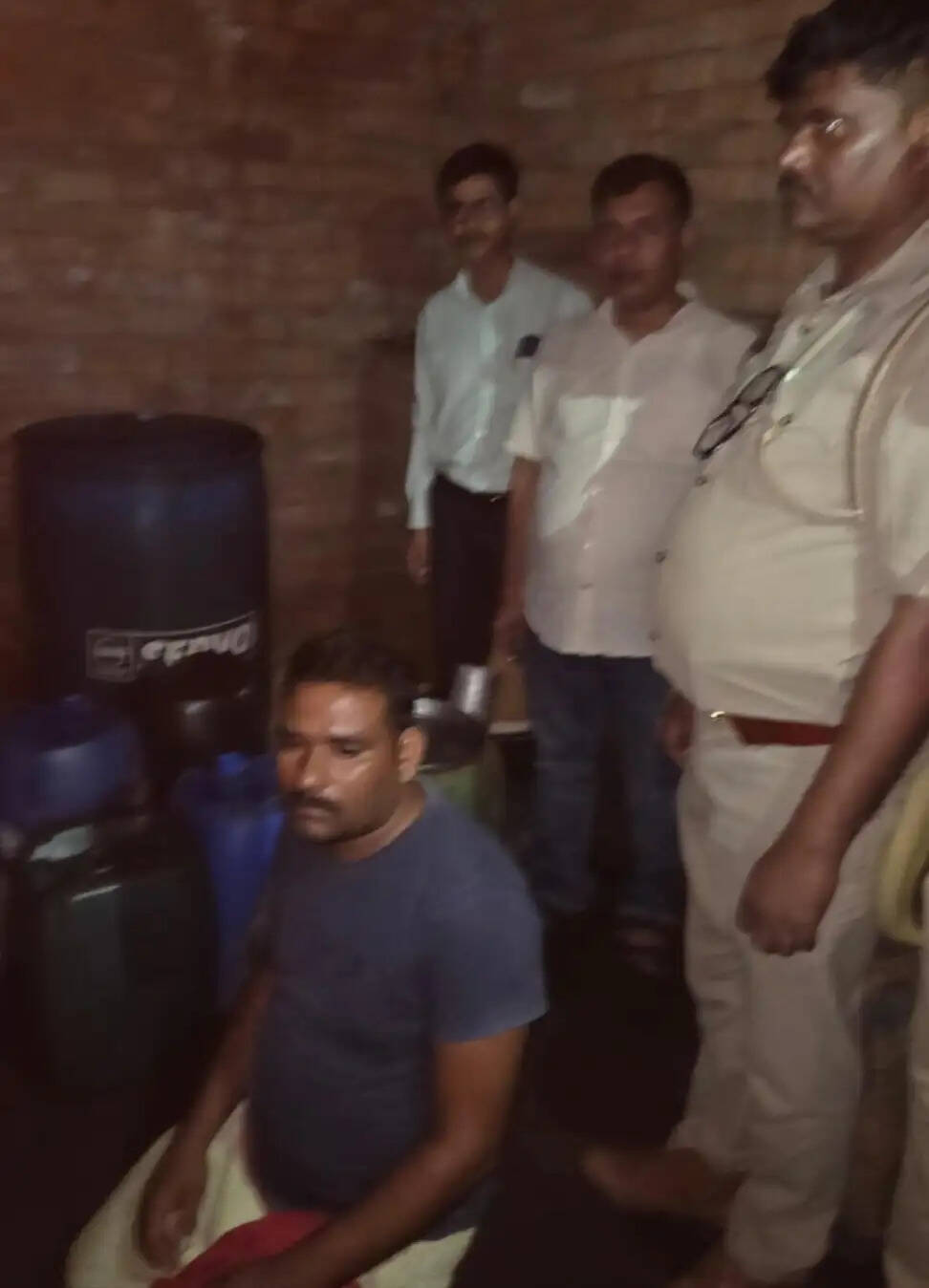 मीरजापुरः अवैध डीजल भंडारण का खुलासा, दो पर मुकदमा