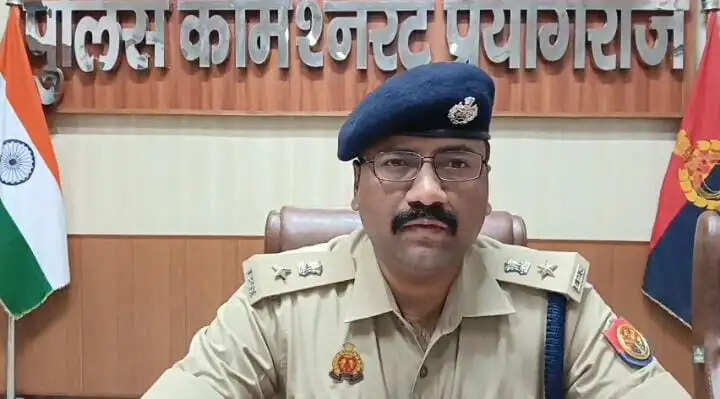 प्रयागराज:नवाबगंज में घर की जमीन खोदकर निकाले गए तीन ड्रमों में छिपाकर रखे रुपये