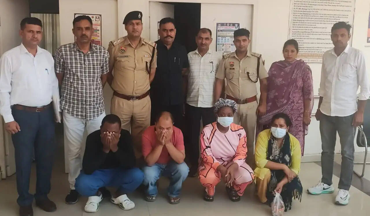 कैथल: फेसबुक पर विदेशी महिला बनकर ठगी के अराेप में दाे नाइजीरियन सहित पांच गिरफ्तार