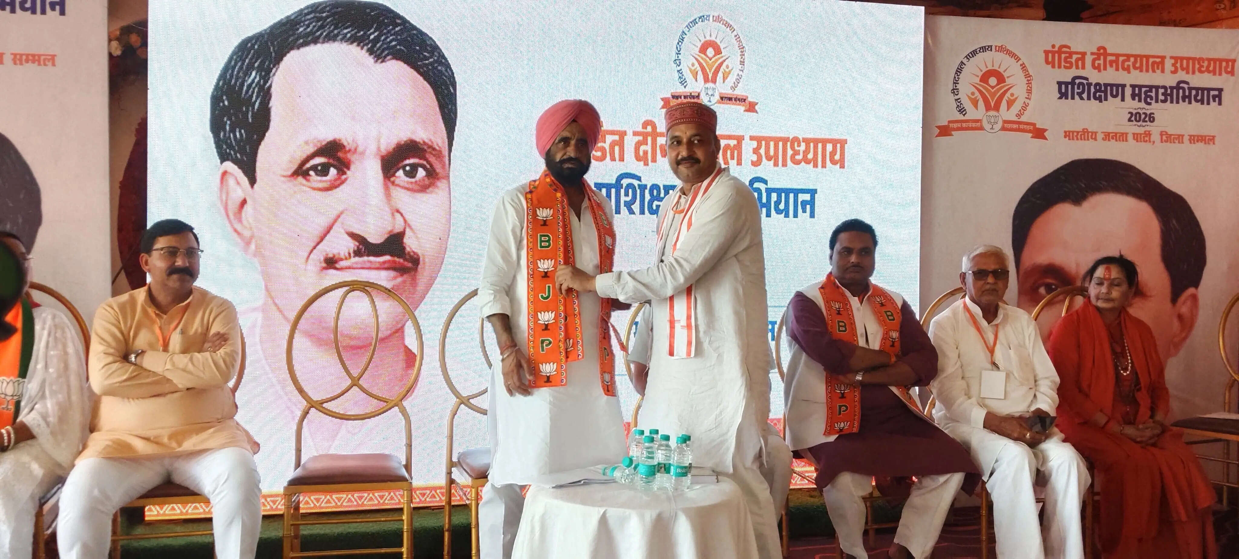 राज्यमंत्री बलदेव सिंह ने अमर्यादित टिप्पणी करने वाले समाजवादी पार्टी के नेताओं को बताया सिरफिरे