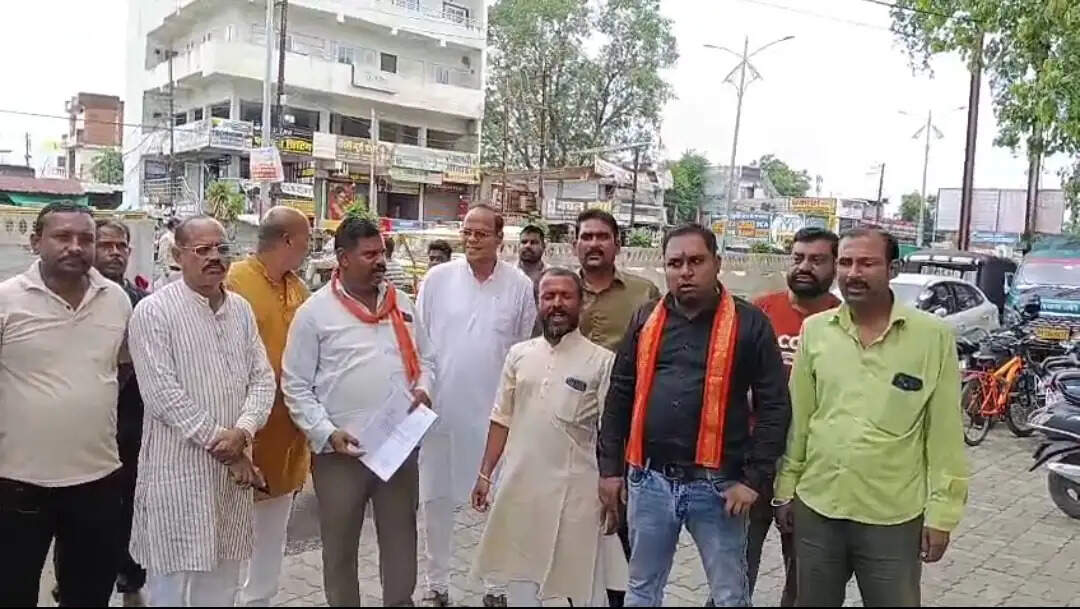 जबलपुर : फेसबुक पोस्ट पर मचा बवाल, आरोपी पर देशद्रोह का केस दर्ज करने की मांग