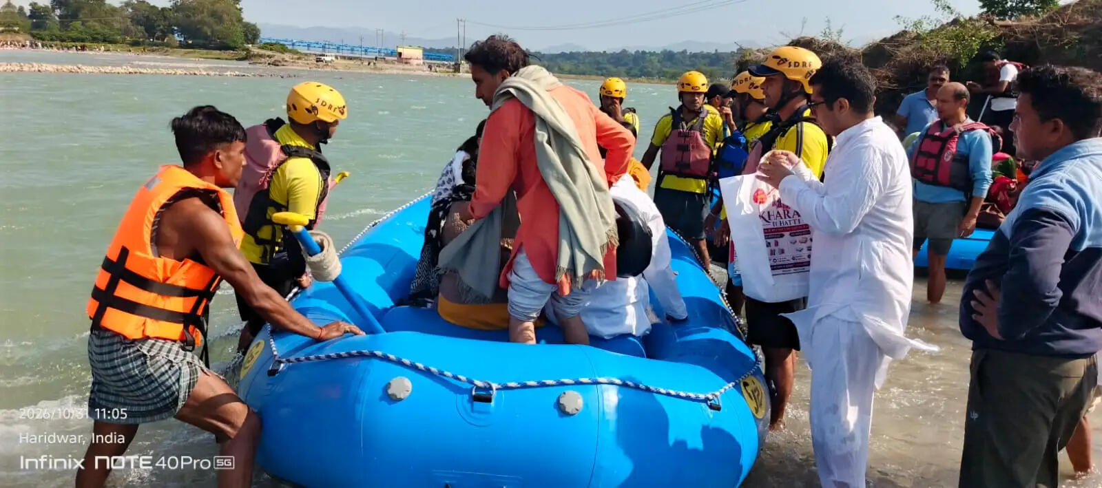 गंगा में जलस्तर बढ़ा, टापू पर फंसे 35 श्रद्धालुओं का एसडीआरएफ ने किया रेस्क्यू