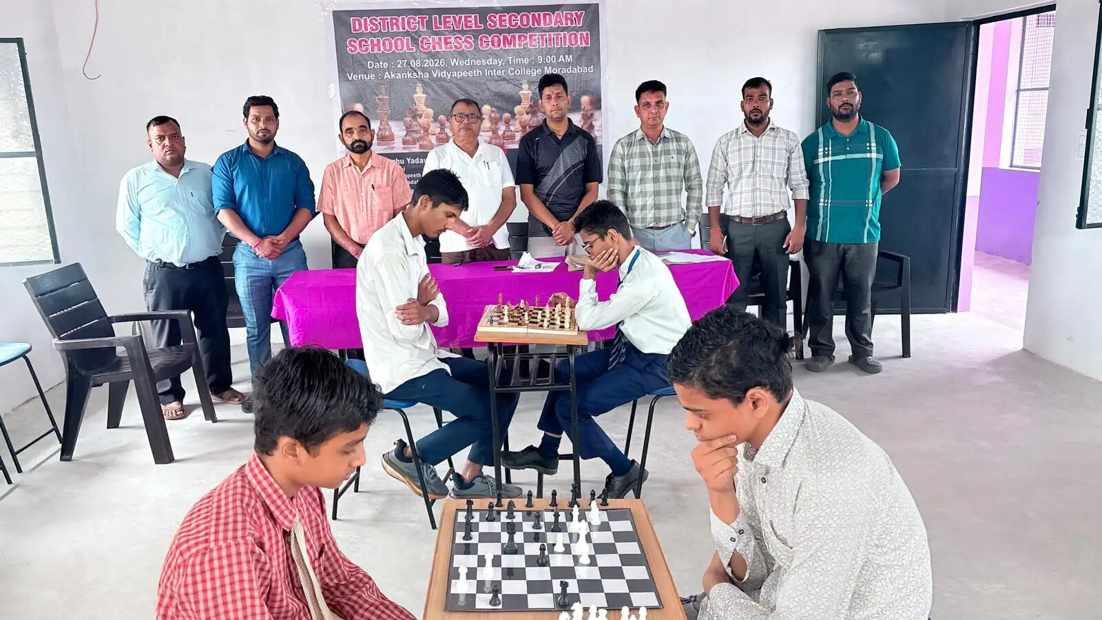 जिला स्तरीय माध्यमिक विद्यालयीय शतरंज प्रतियोगिता बालक वर्ग में खिलाड़ियों ने दिया हुनर का परिचय
