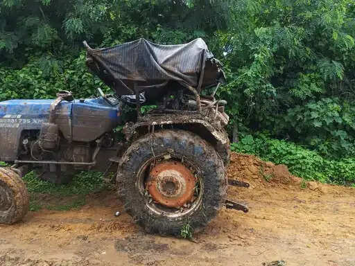 अनूपपुर में मजदूरों से भरा ट्रैक्टर पलटा, 15 वर्षीय किशोरी की मौत, तीन महिलाएं घायल