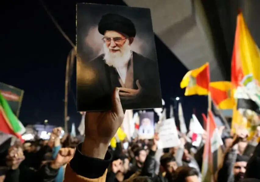 अमेरिका-इजराइल के हमले में ईरान के सर्वोच्च नेता खामेनेई और परिवार के कई सदस्य मारे गए