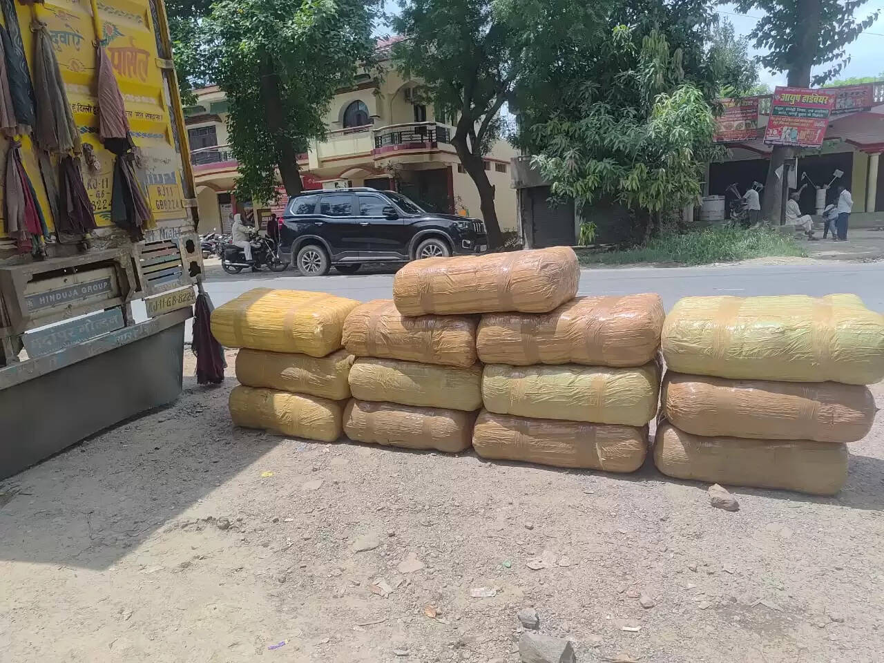 यूपी के सुलतानपुर में 70 लाख का 5 कुंतल गांजा जब्त, 3 तस्कर गिरफ्तार