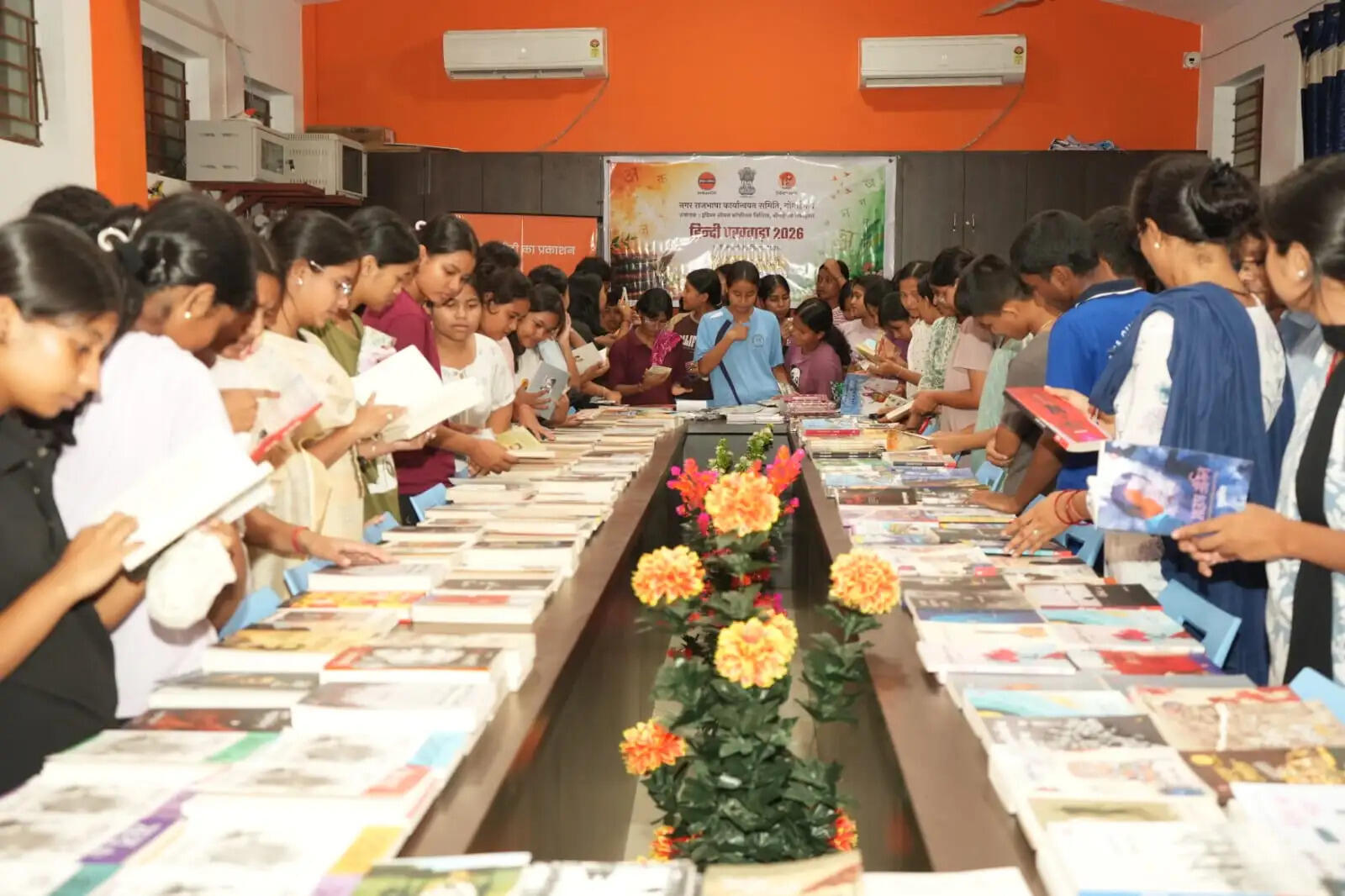 चिरांगः जवाहर नवोदय विद्यालय में सृजनात्मक हिंदी लेखन कार्यशाला एवं हिंदी पुस्तक प्रदर्शनी का आयोजन