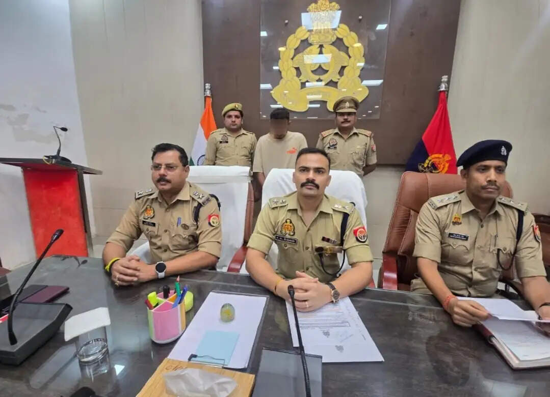 बिजनौर : लूट की झूठी कहानी रचने वाला युवक गिरफ्तार , 40200 रुपये तथा मोबाइल बरामद