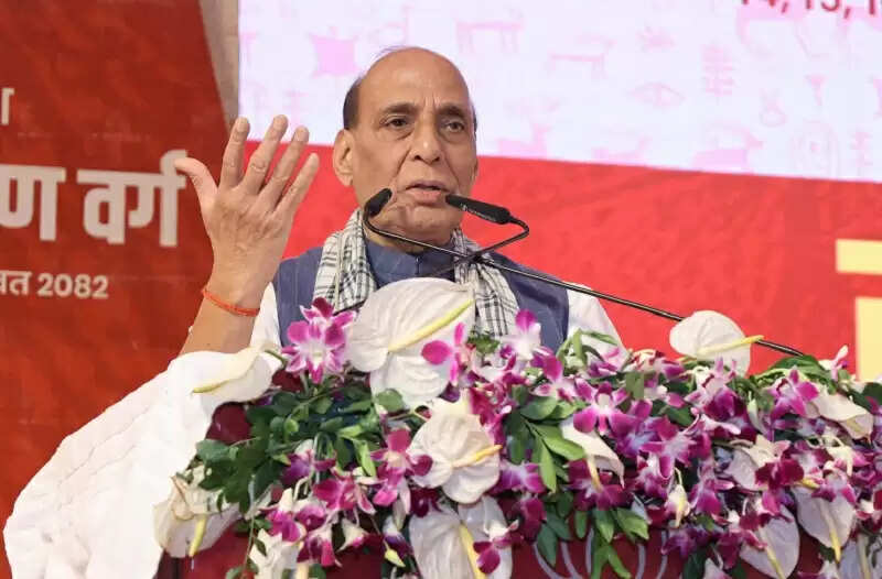 जनता की सेवा हमारे डीएनए में, हम जनसेवक हैं शासक नहीं : राजनाथ सिंह