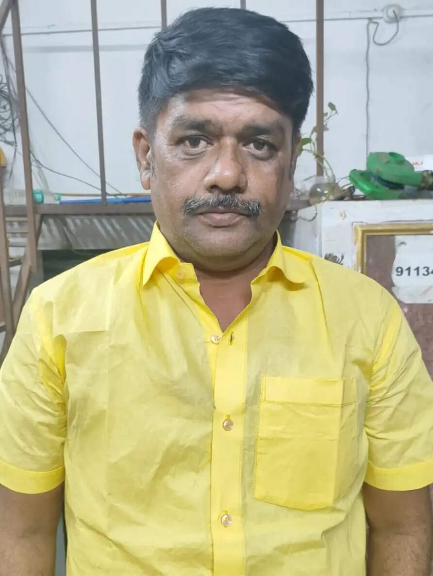 कार्यालय से बिल्डर का शव बरामद, छानबीन में जुटी पुलिस