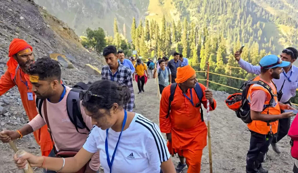 पहलगाम से अमरनाथ तीर्थयात्रियों का आठवां जत्था रवाना