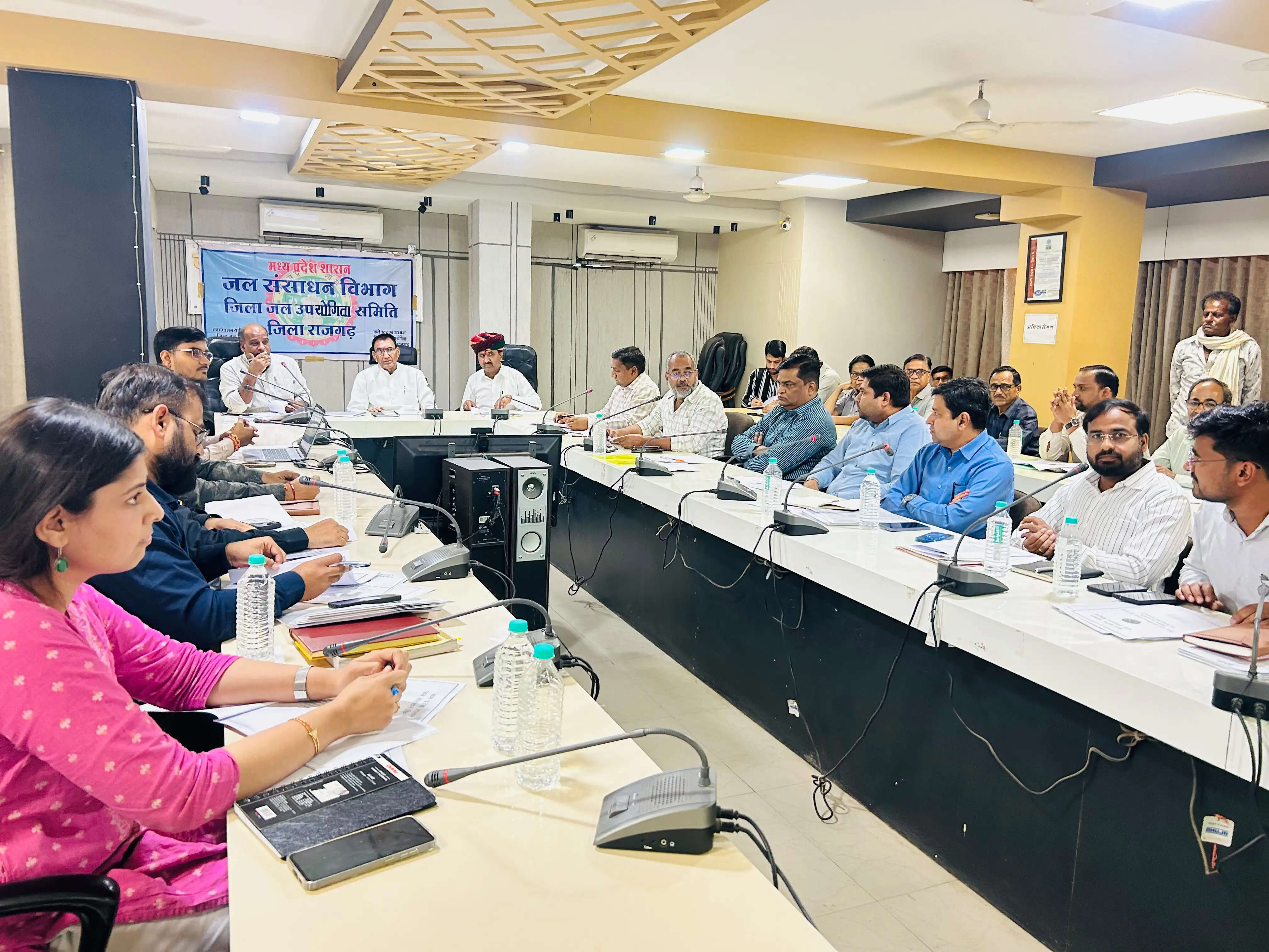 राजगढ़ः जल उपयोगिता समिति की बैठक में हुई सिंचाई, पेयजल, बिजली आपूर्ति और जल संसाधनों की स्थिति की समीक्षा