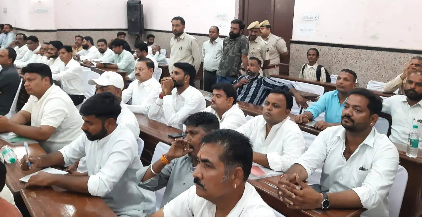 विकास के मुद्दों पर दलगत राजनीति से ऊपर उठकर काम करने को तैयार बीकानेर के काॅरपाेरेटर&nbsp;:&nbsp;सभी&nbsp;80&nbsp;वार्ड में 100 स्ट्रीट लाईटें लगाने&nbsp;की&nbsp;कही&nbsp;बात