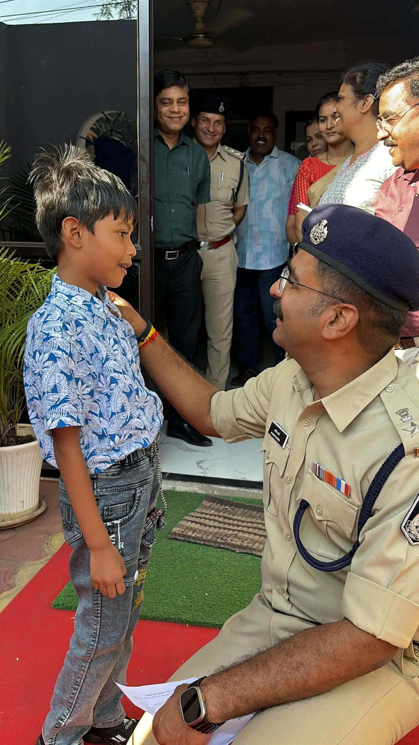 उज्जैनः बीमारी से आरक्षक के निधन के बाद 7 वर्ष के पुत्र को दी अनुकंपा नियुक्ति, बनाया बाल आरक्षक