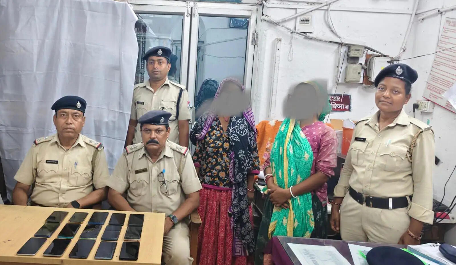 पुरुलिया रेलवे स्टेशन पर चोरी के 15 मोबाइल के साथ दो महिलाएं गिरफ्तार
