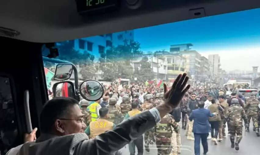 खालिदा जिया के पुत्र तारिक रहमान 17 साल बाद लंदन से बांग्लादेश पहुंचे