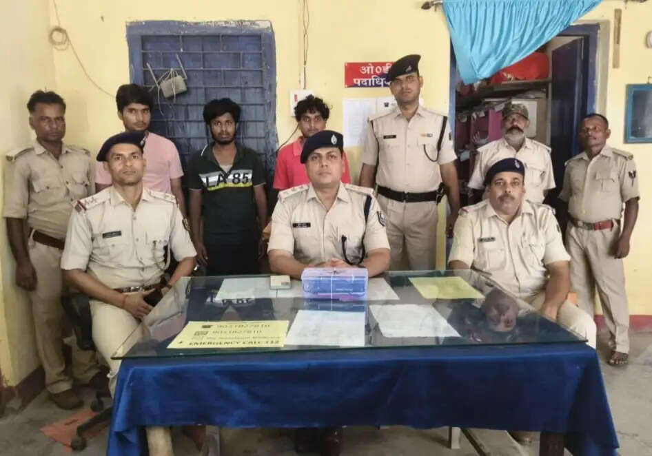 महलगांव पुलिस ने दो साइबर अपराधियों को किया गिरफ्तार,बायोमैट्रिक मशीन