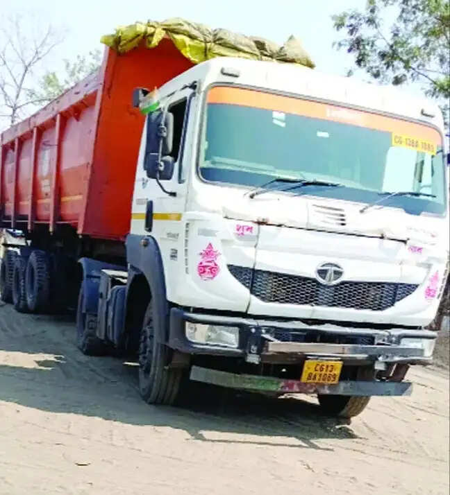 खड़े वाहन से 300 लीटर डीजल चाेरी, पुलिस जांच में जुटी