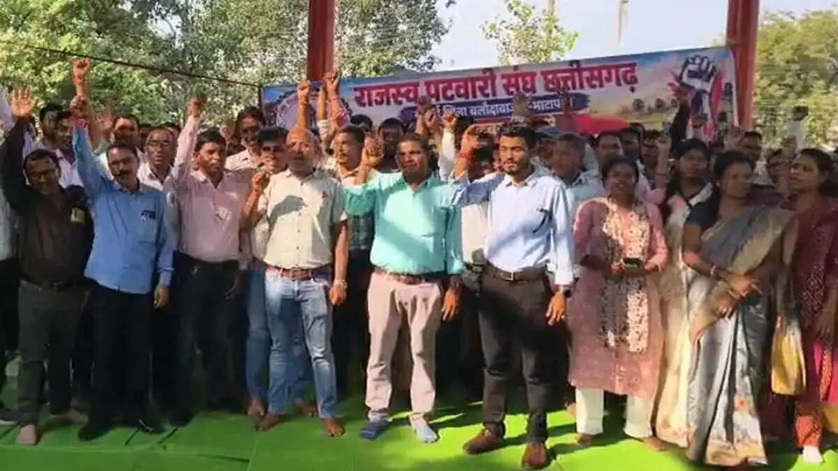 छत्तीसगढ़ में पीवी ऐप के विरोध में पटवारियों की अनिश्चितकालीन हड़ताल शुरू