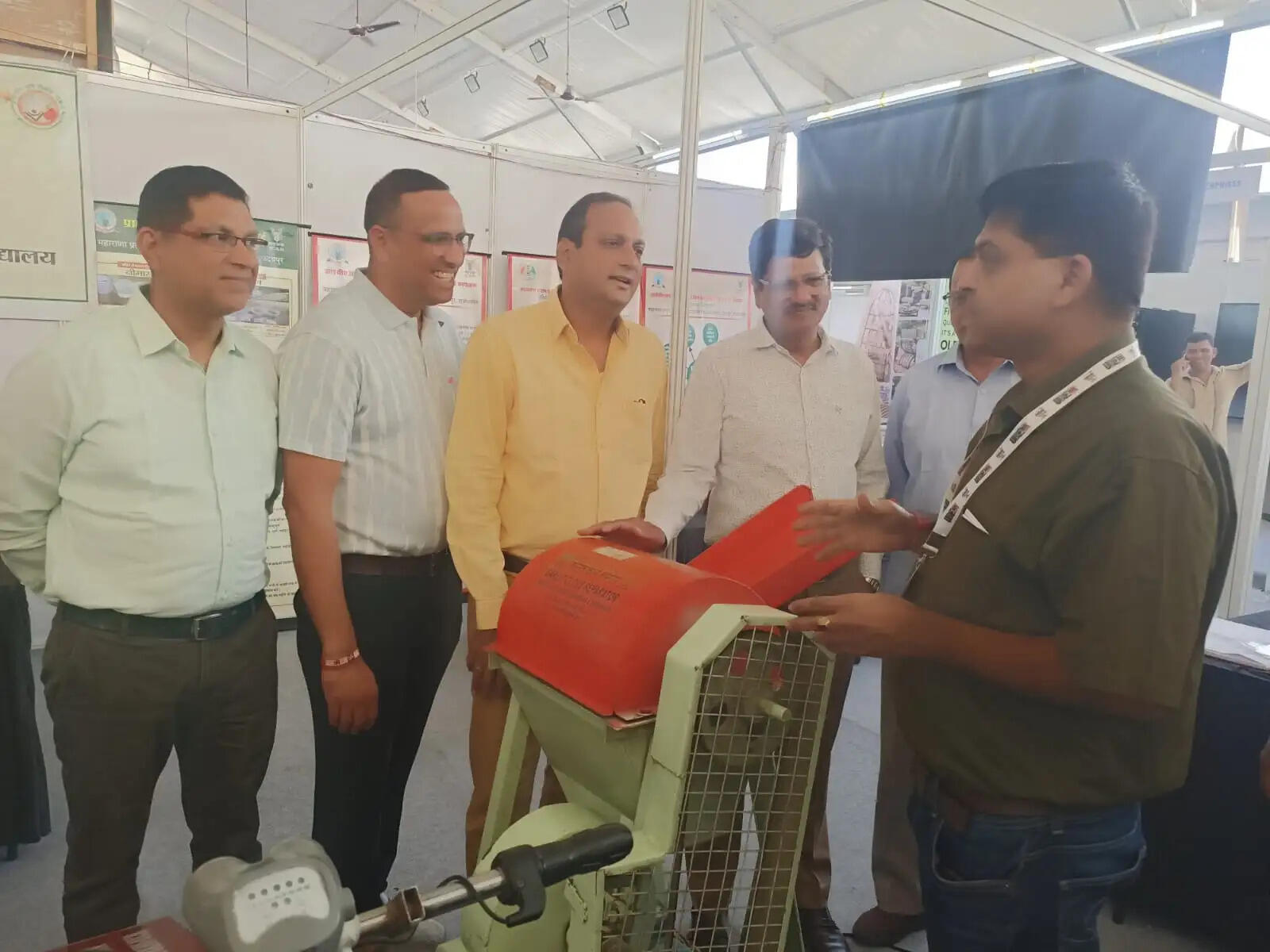 उदयपुर के स्वदेशी एक्सपो में रविवारीय अवकाश पर उमड़ी भीड़