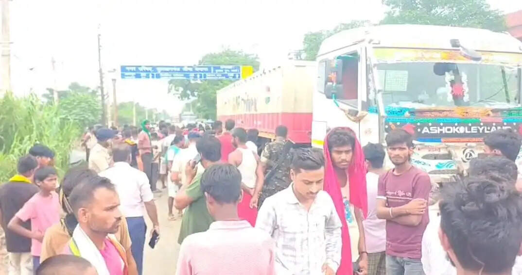 सड़क दुघर्टना में नवविवाहिता की मौत, पति घायल