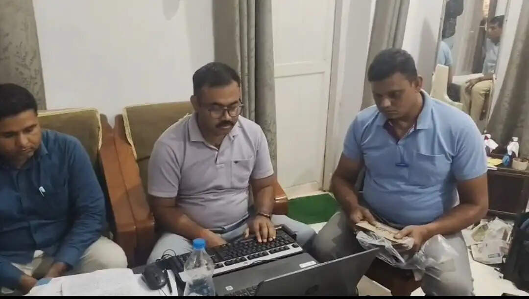 जबलपुर लोकायुक्त की कार्रवाई: 3 हजार रुपये की रिश्वत लेते डाटा एंट्री ऑपरेटर रंगे हाथ गिरफ्तार