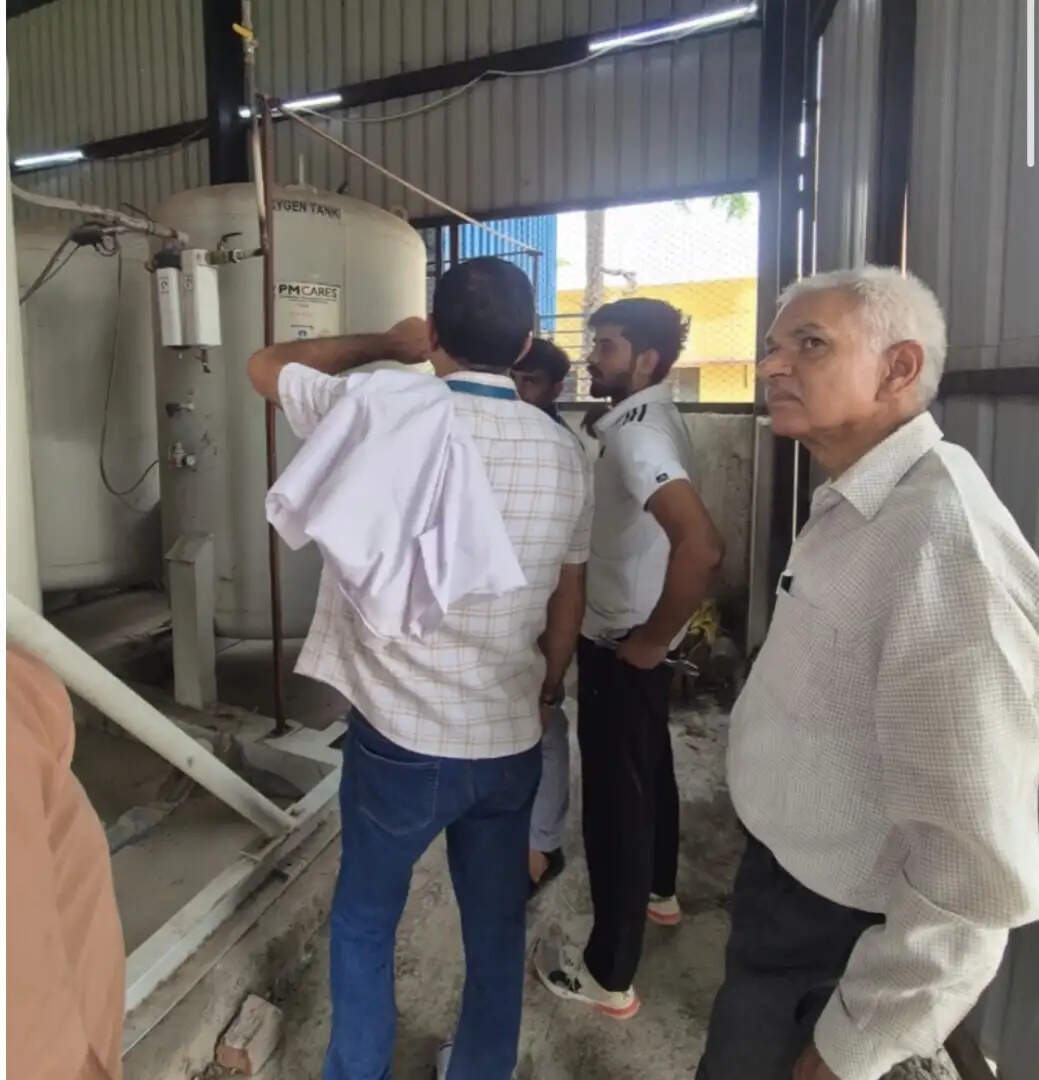 जिला अस्पताल में अब होगी ऑक्सीजन सिलेंडरों की रिफिलिंग, पीएसए प्लांट में लगाया गया बूस्टर पंप
