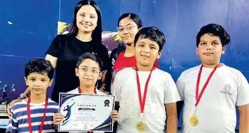 अंतर जनपदीय बैडमिंटन टूर्नामेंट में महिला वर्ग में कविता और पुरुष में सोहम ने मारी बाजी