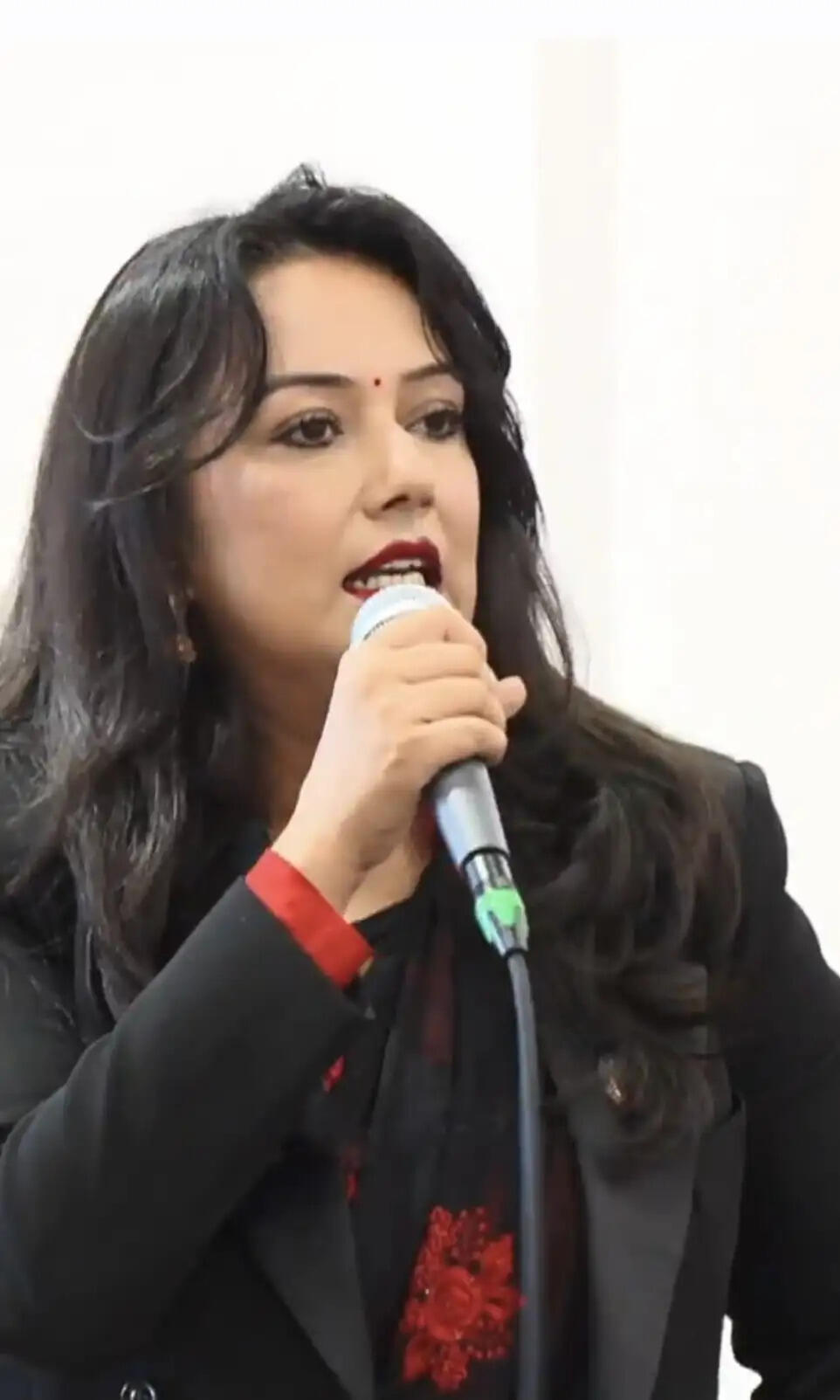 नेपाल : सुनसरी घटना पर संसद में गरजीं खुशबू ओली, बोलीं- आखिर हिंदुओं पर हुए हमले का सच बोलने से डर क्यों?